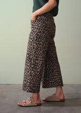 Wid leg cropped trousers in leopard print
