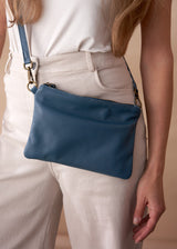 JODY LEATHER CLUTCH BAG - BLUE