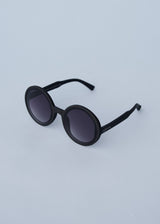 Black round sunglasses