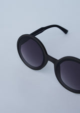 Black round sunglasses