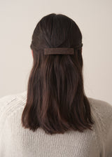 Women wearing a brown glitter hairclip with an oatmeal sweater