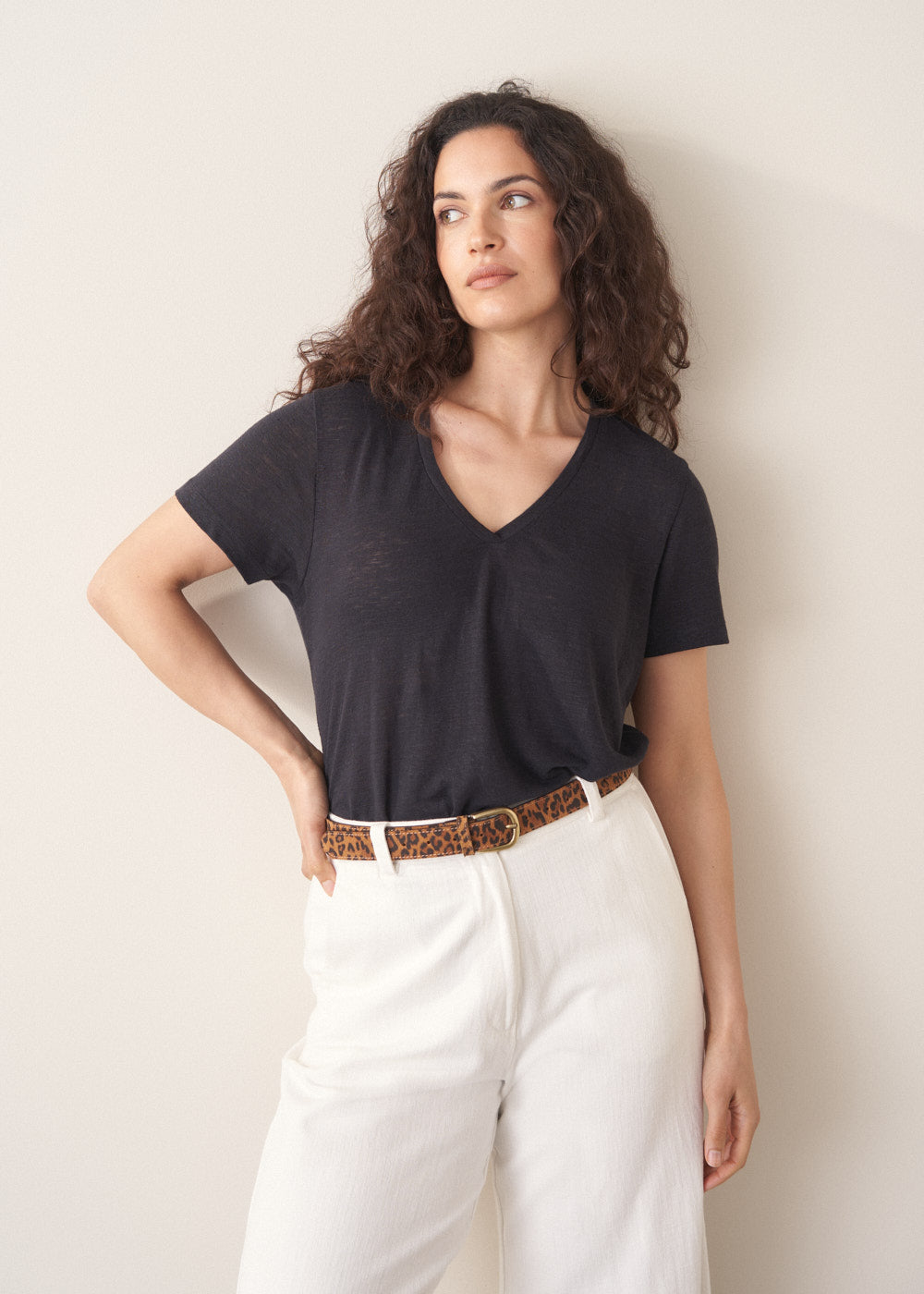 Leni Linen V-Neck T-Shirt - Black | Tops – Busby & Fox