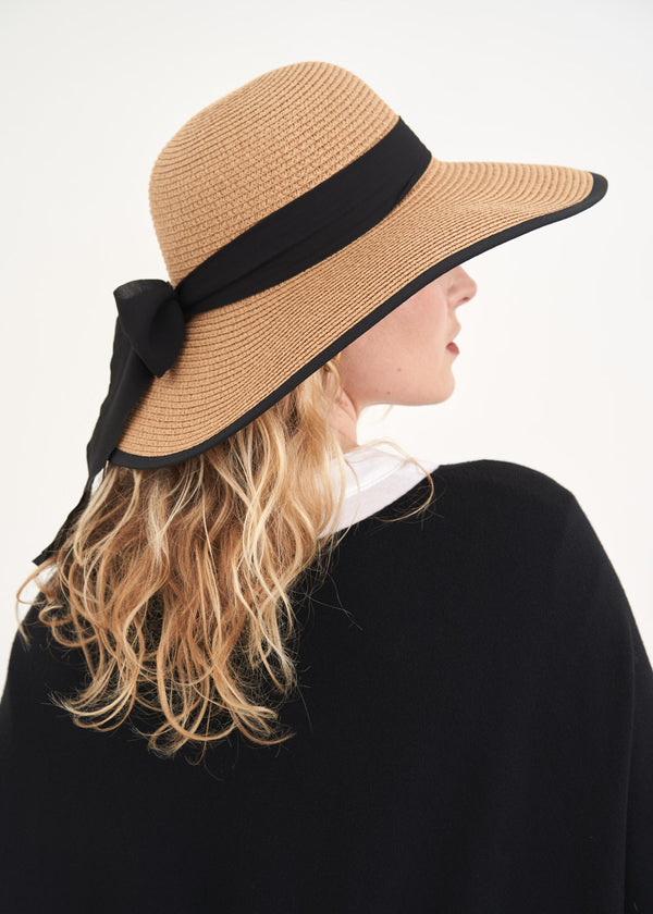 Wide brim sunhat with black bow