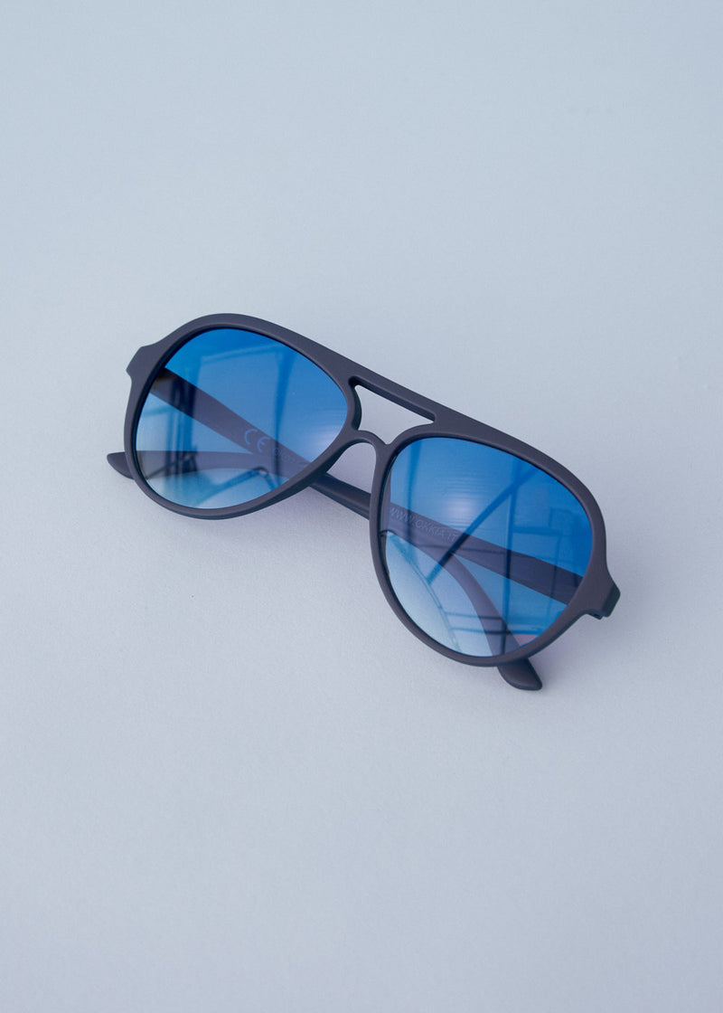 Oversized aviator sunglasses with blue frames