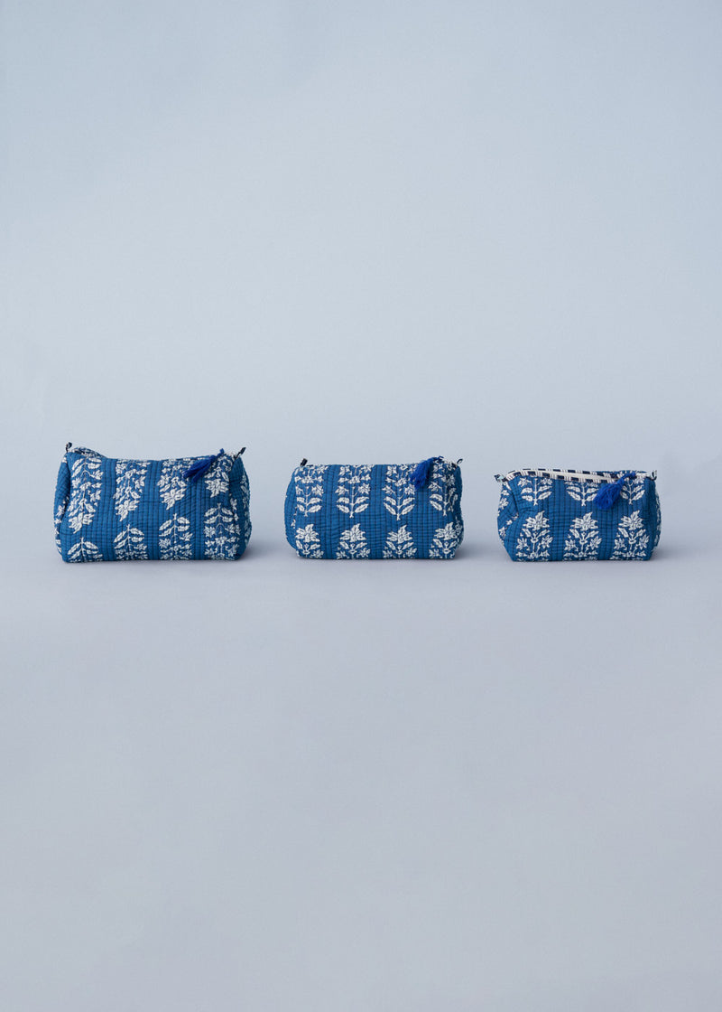 ANIKA WASH BAG - BLUE FLORAL