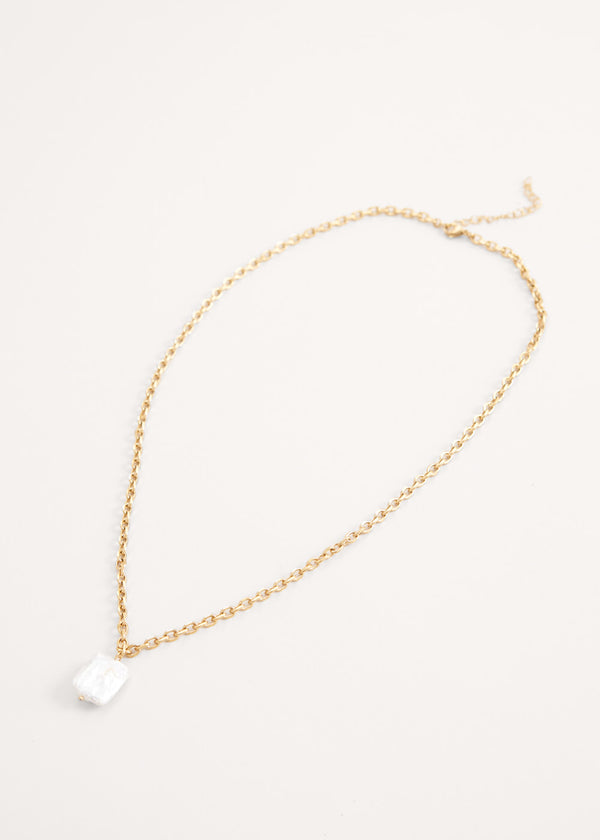 Gold chain necklace with large pearl