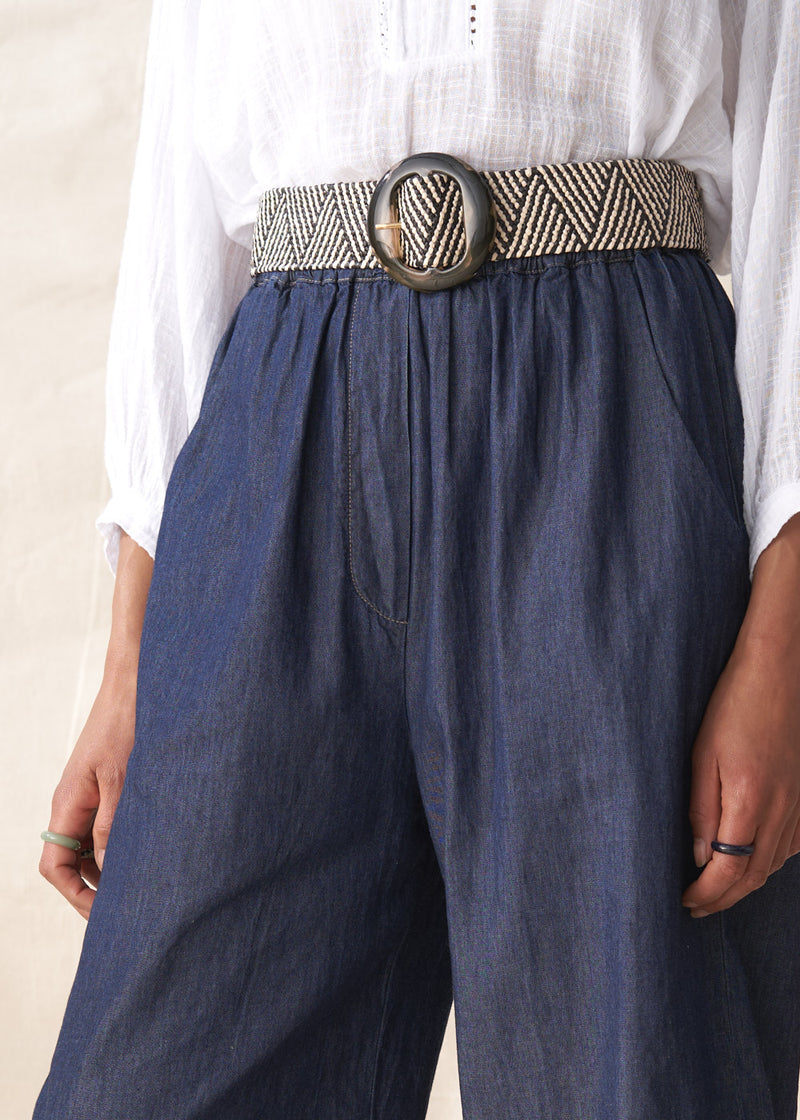 Monochrome chevron print belt