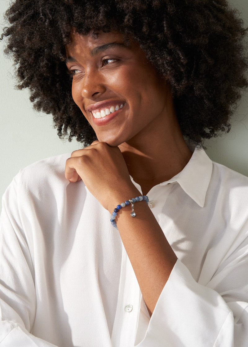 Blue glass beaded bracelet