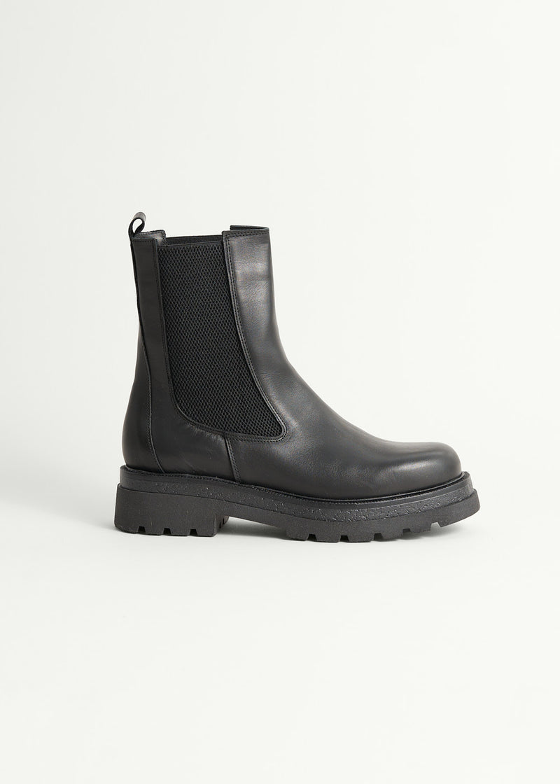 Black leather chunky chelsea boot