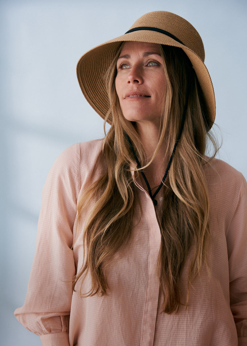 Woven sunhat with black chinstrap