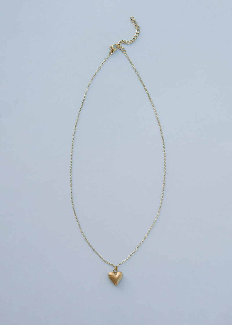 Gold heart pendant necklace