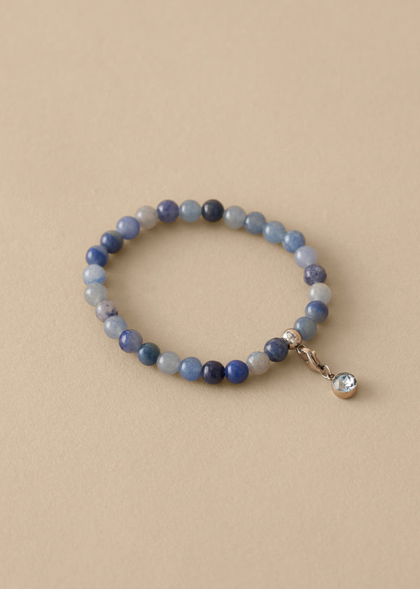 Blue glass beaded bracelet
