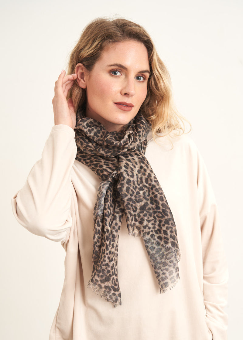 Leopard print shop wool scarf