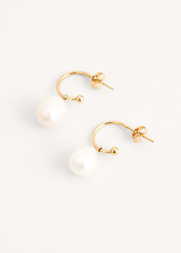 Small pearl drop earrings