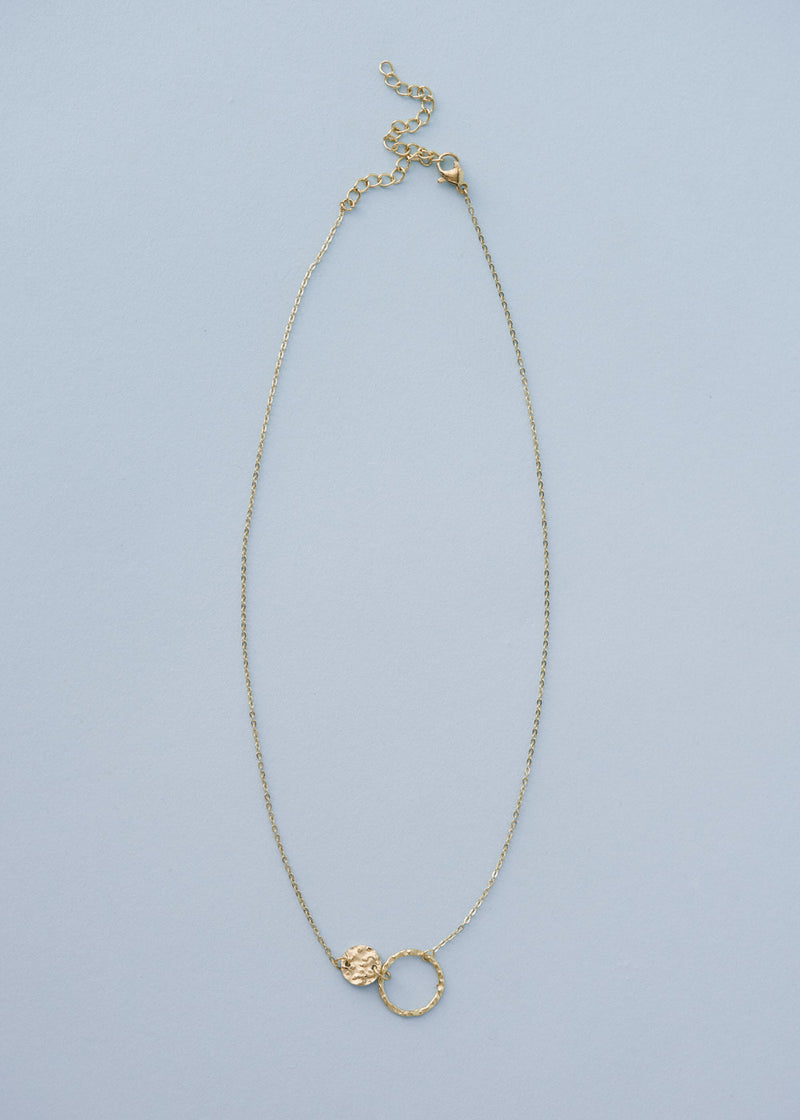 Gold connected circle pendant necklace