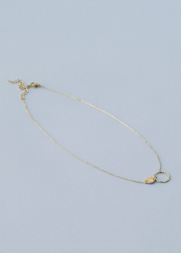 Gold connected circle pendant necklace