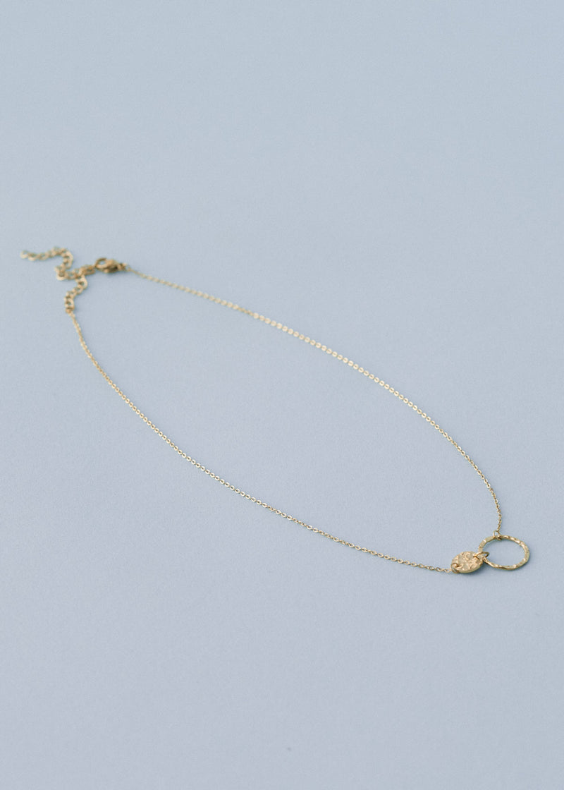 Gold connected circle pendant necklace
