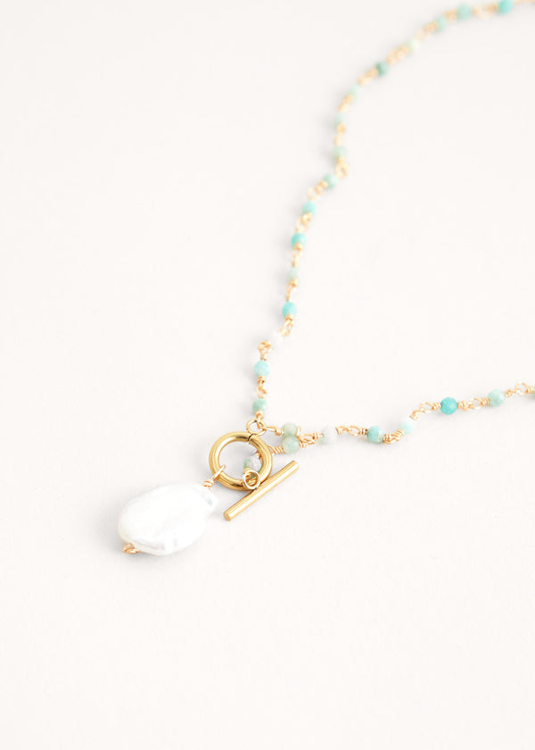 Blue beaded necklace with pearl