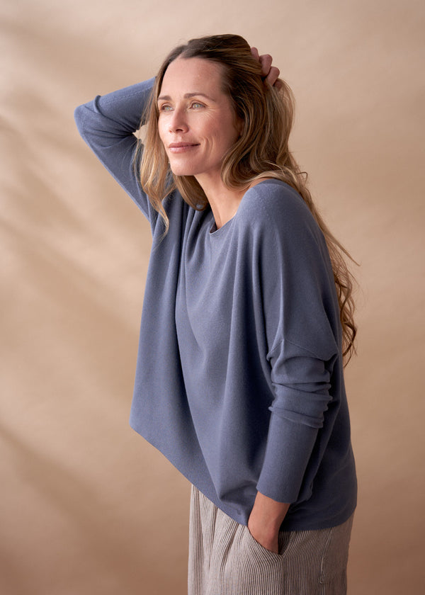 Grey long sleeve fine knit jumper with fitted sleeves