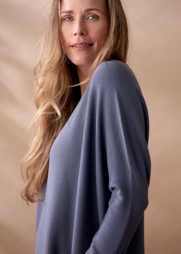 Grey long sleeve fine knit jumper with fitted sleeves