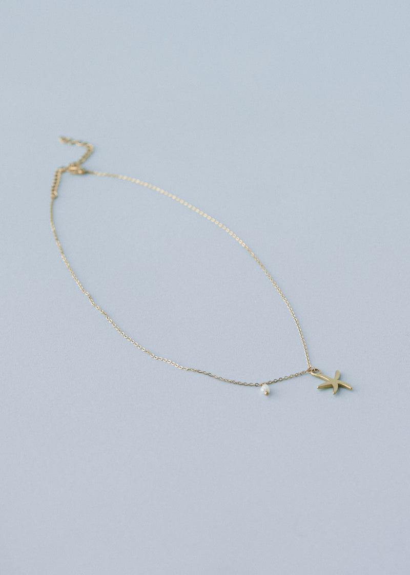 Simple chain necklace with starfish and pearl pendant