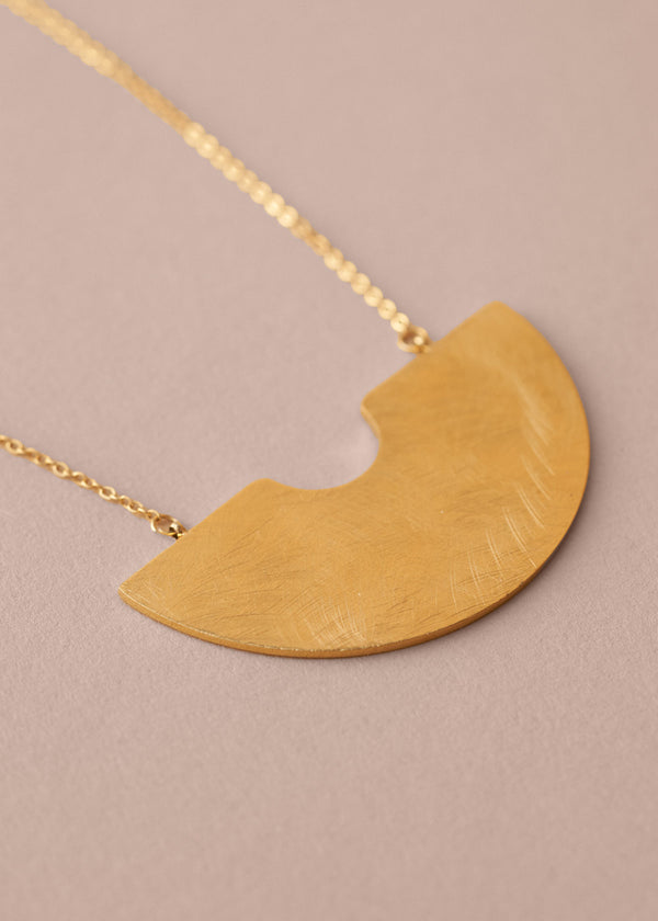 STRIDE NECKLACE