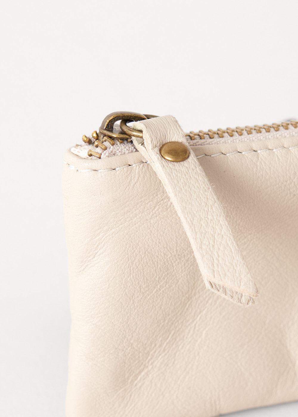 Off white purse shop