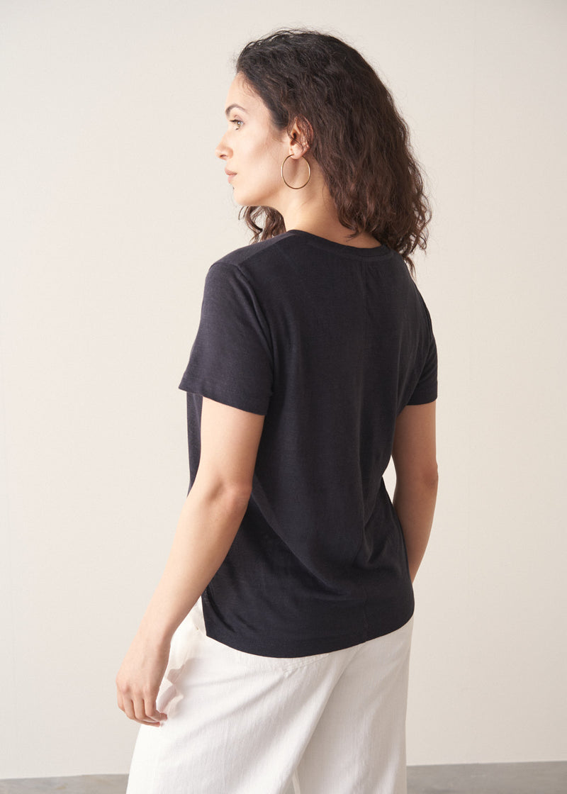 Leni Linen V-Neck T-Shirt - Black | Tops – Busby & Fox