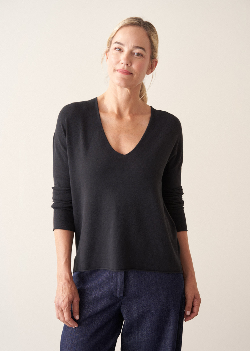 REIF V NECK KNITTED SWEATER - BLACK